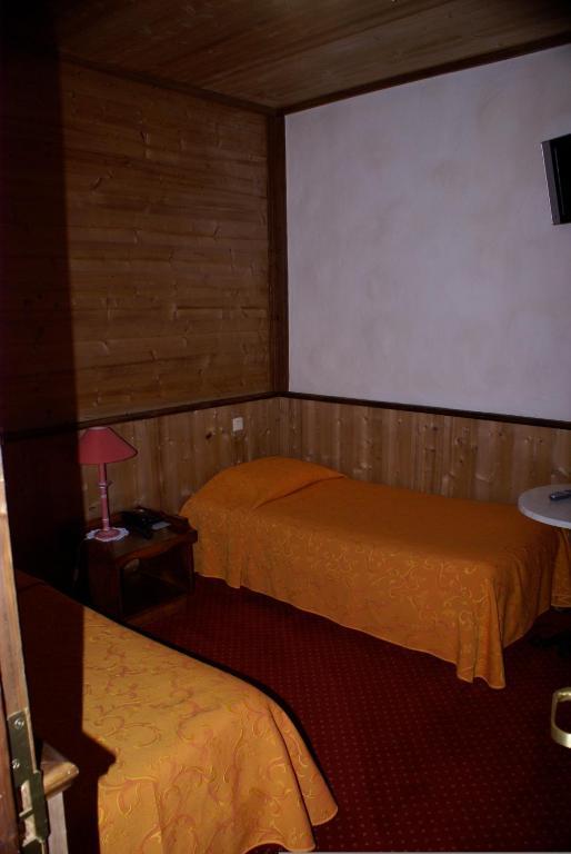 Hotel Le Relais De L'Abbaye Tournus Habitación foto
