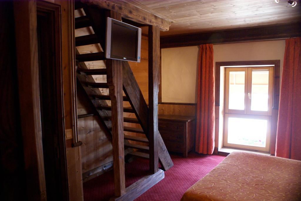 Hotel Le Relais De L'Abbaye Tournus Habitación foto